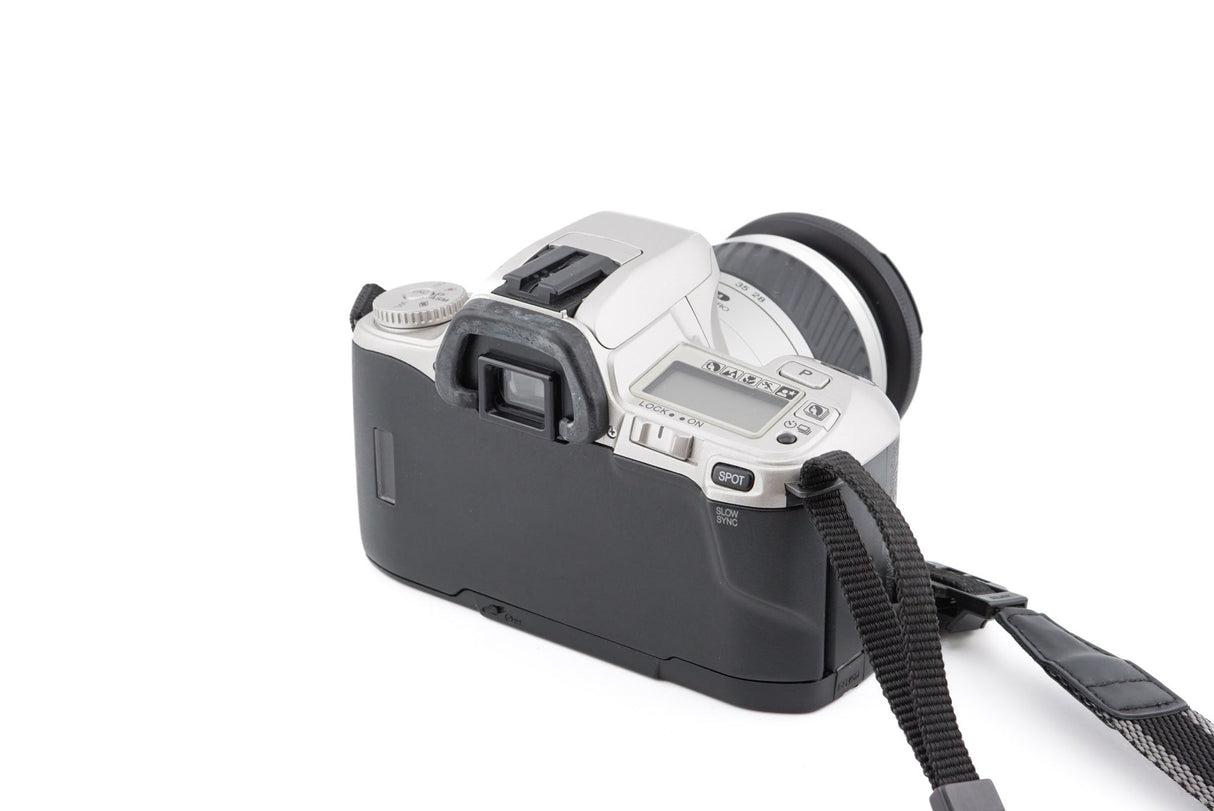 Minolta Dynax 404si + 28-80mm f3.5-5.6 Zoom AF