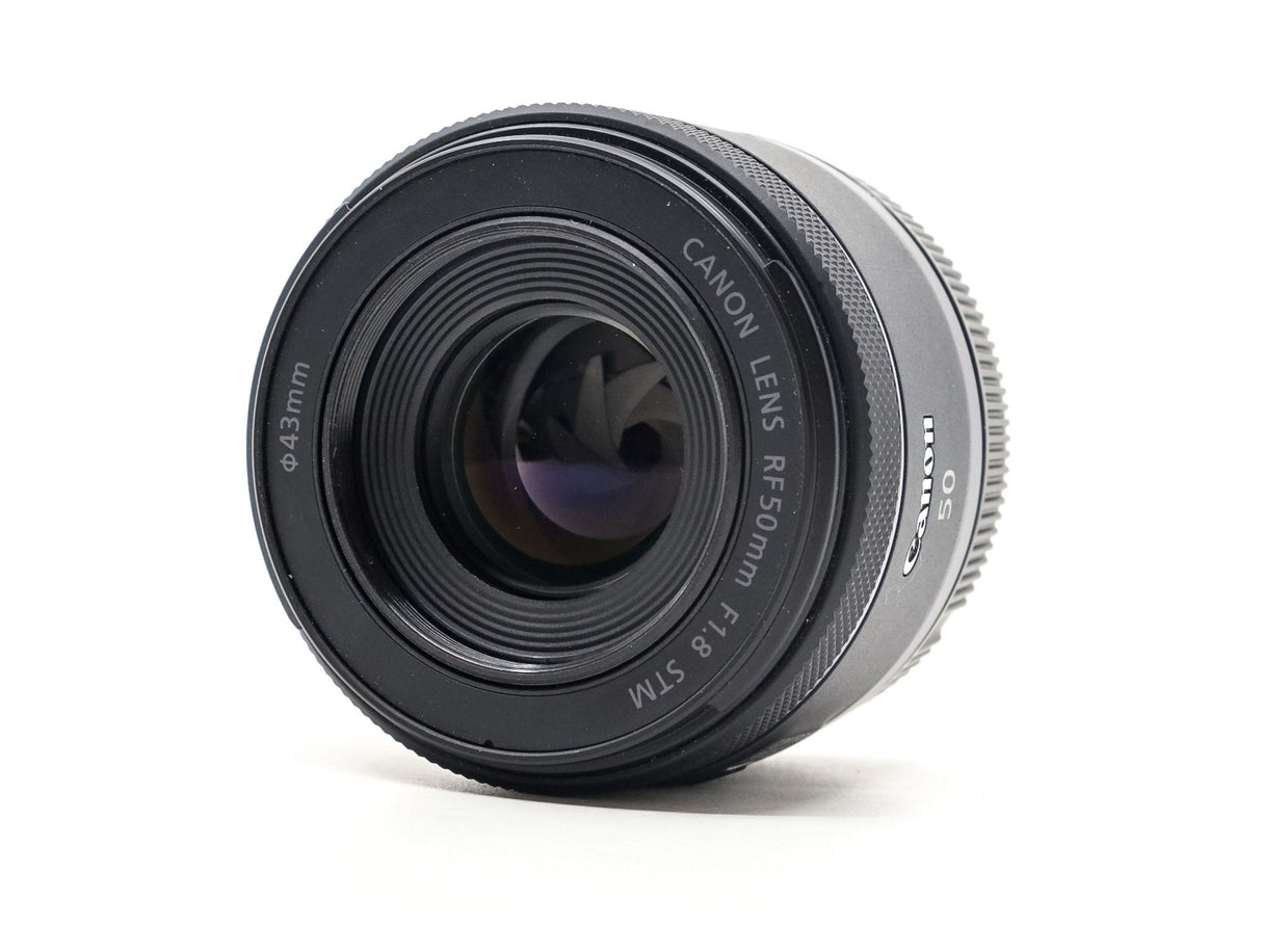 Canon RF 50mm f/1.8 STM - segunda mano - excelente estado - detalle 2 de 3 - SKU 3781622 - Camera Market