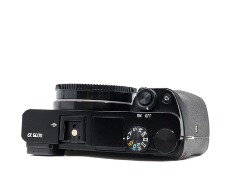 Sony Alpha A6000 - segunda mano - excelente estado - detalle 3 de 4 - SKU 3797201 - Camera Market