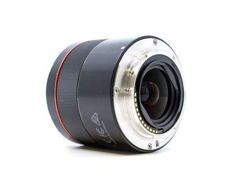 Samyang AF 45mm f/1.8 - Sony FE Fit - segunda mano - excelente estado - detalle 3 de 3 - SKU 3790477 - Camera Market