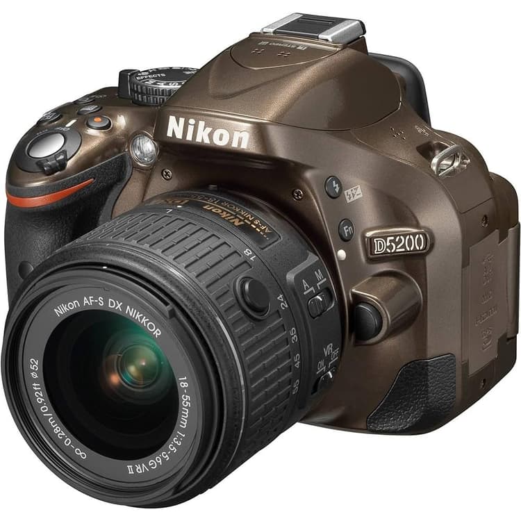 SLR D5200 - Brown + Nikon AF-S NIkkor DX 18-55mm f/3.5-5.6 G VR II f/3.5-5.6