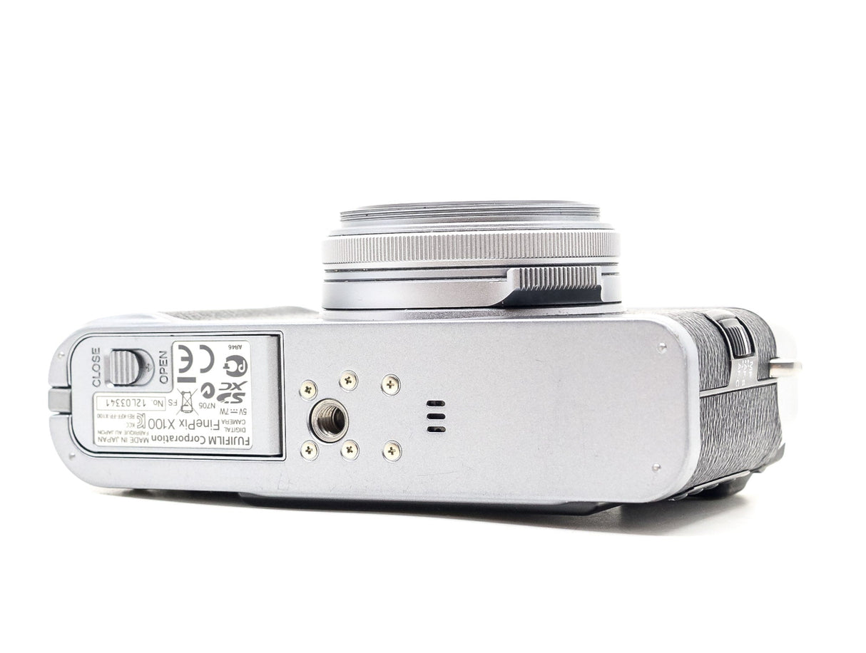 Fujifilm X100 - segunda mano - excelente estado - detalle 4 de 4 - SKU 3788273 - Camera Market