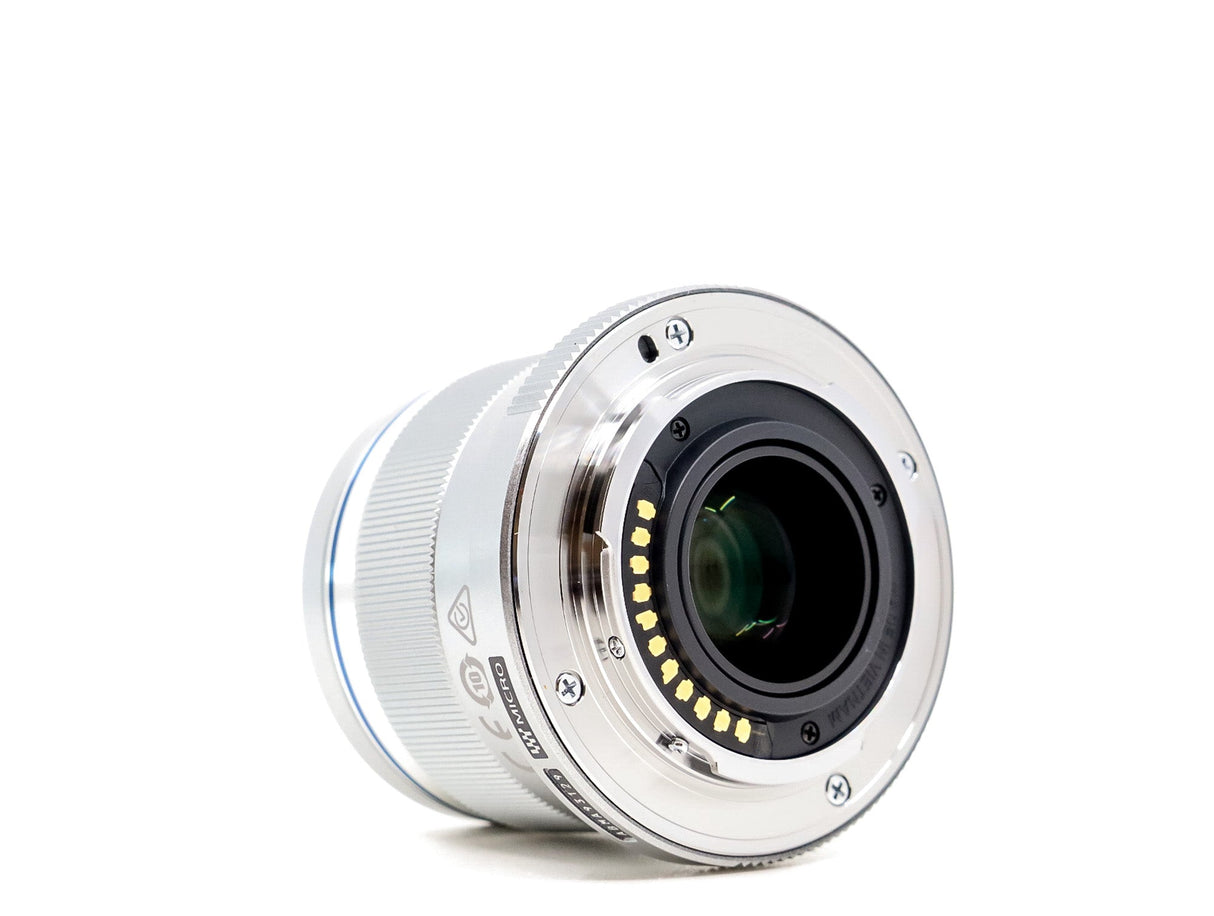 Olympus M.Zuiko Digital ED 45mm f/1.8 - segunda mano - excelente estado - detalle 3 de 3 - SKU 3784264 - Camera Market