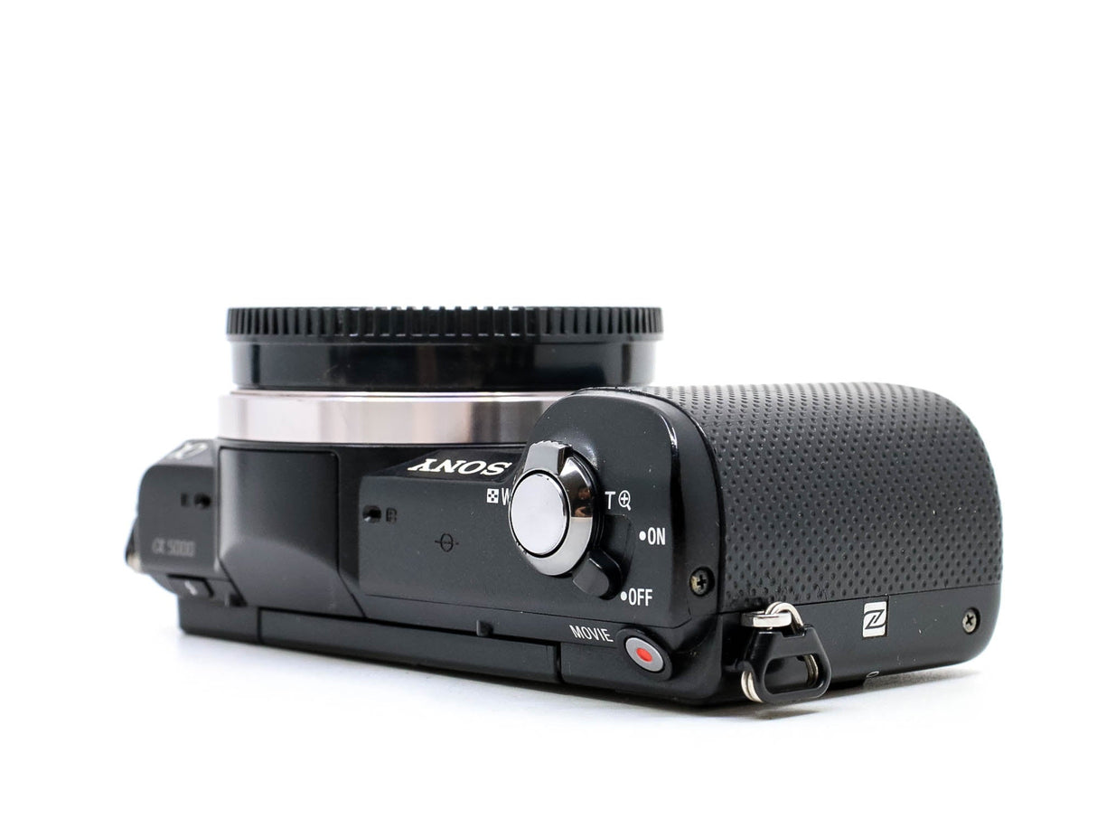 Sony Alpha A5000 - segunda mano - excelente estado - detalle 3 de 4 - SKU 3708790 - Camera Market