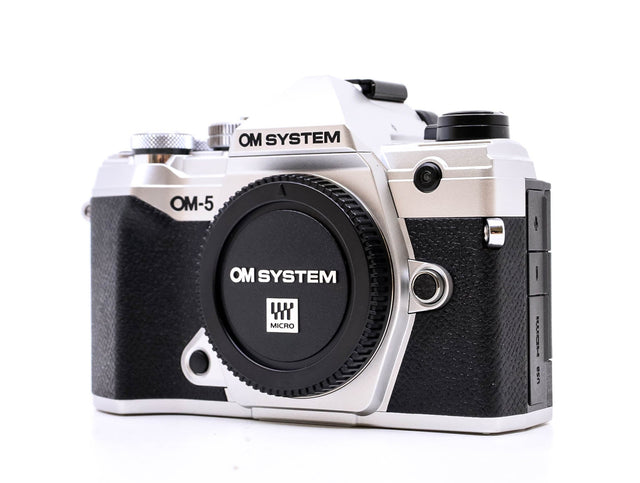 OM SYSTEM OM-5 - segunda mano - excelente estado - foto principal - SKU 3784338 - Camera Market