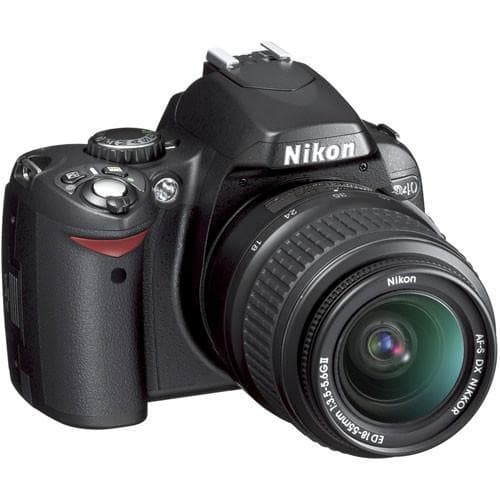 D40 SLR - Black + Nikon AF-S DX Nikkor 18-55mm f/3.5-5.6G II + Nikon AF-S DX 55-200mm f/4-5.6G ED f/3.5-5.6 + f/4-5.6 · imagen principal