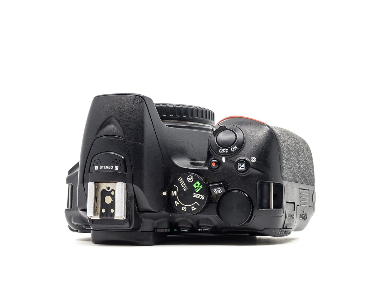 Nikon D5500 - segunda mano - excelente estado - detalle 3 de 4 - SKU 3879221 - Camera Market
