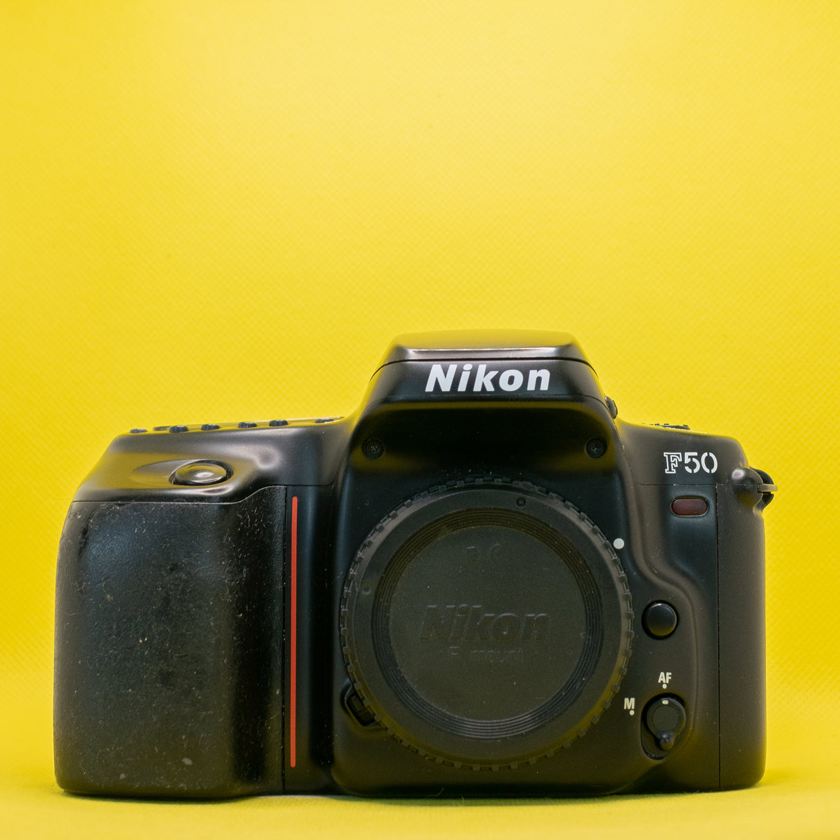 Nikon F50 (Body) - 35mm Analog Reflex Camera (SLR)